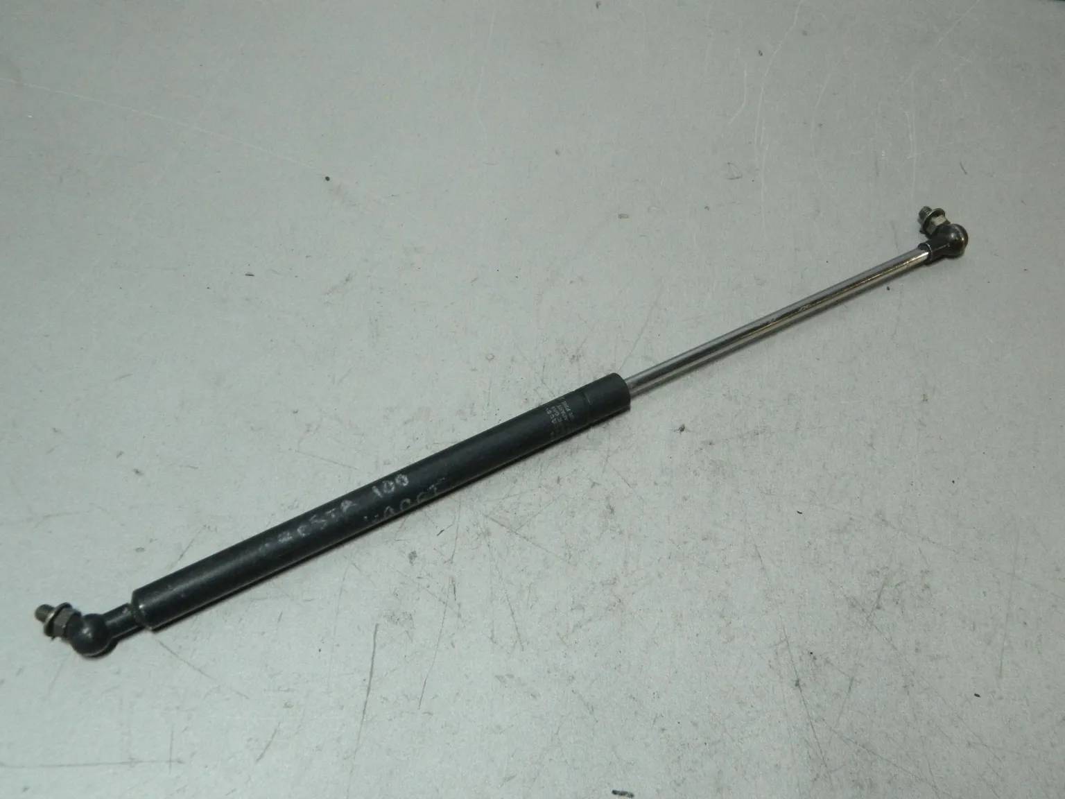 Амортизатор капота TOYOTA CRESTA GX100 (Контрактный) 81532186