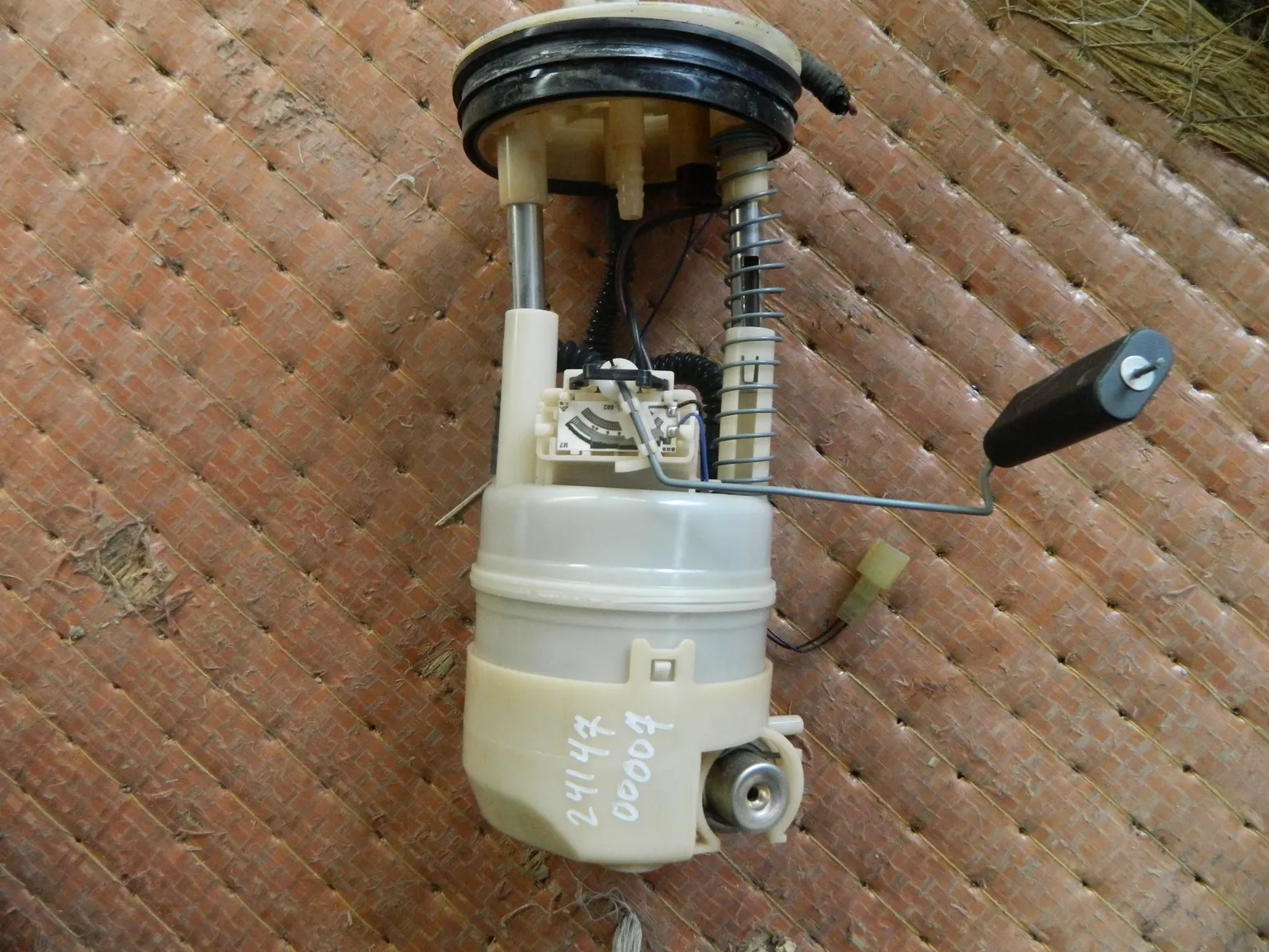 Насос топливный NISSAN TEANA J32 (Контрактный) 2414700007