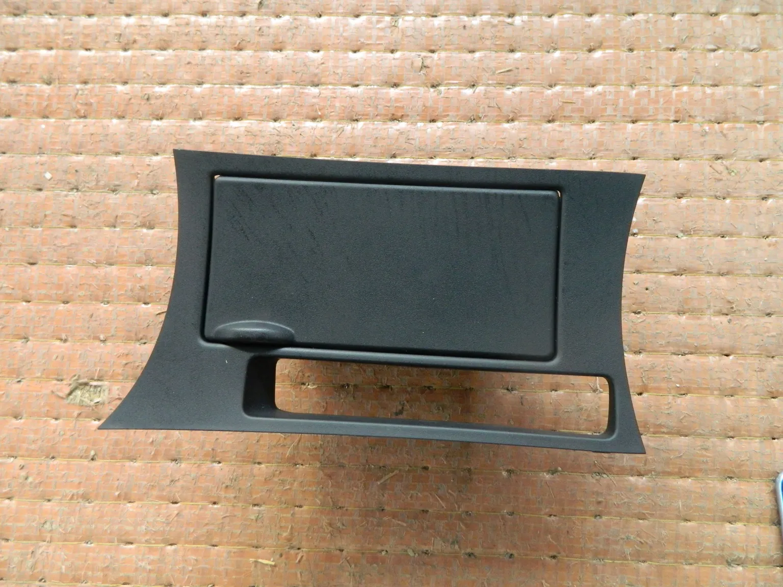 Подстаканник центральной консоли MAZDA AXELA BLEFP (Контрактный) 2529300005