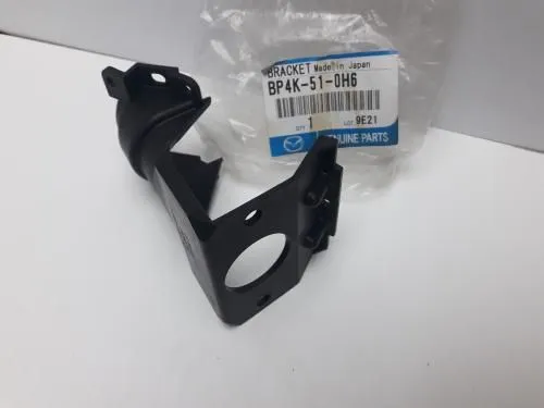 Кронштейн форсунки омывателя фар MAZDA BP4K510H6