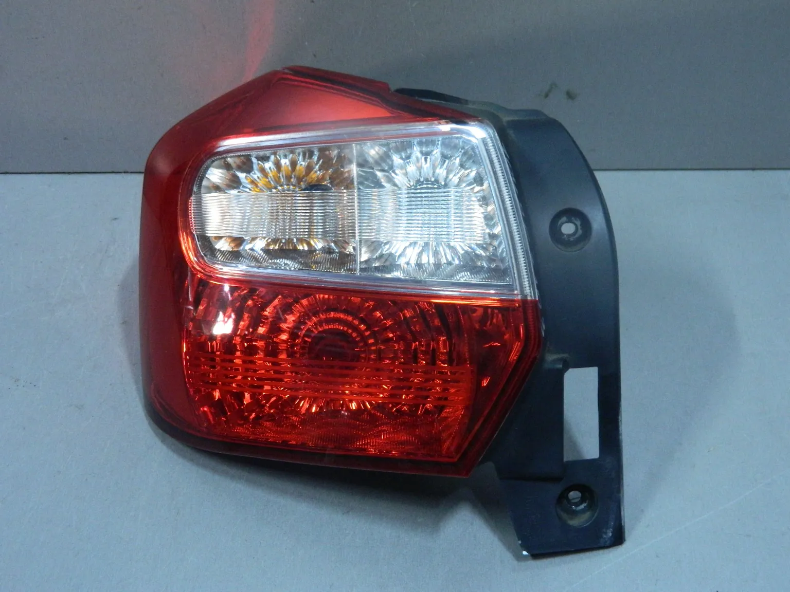 Фонарь SUBARU XV GP7 Зад Лев (Контрактный) 104263103