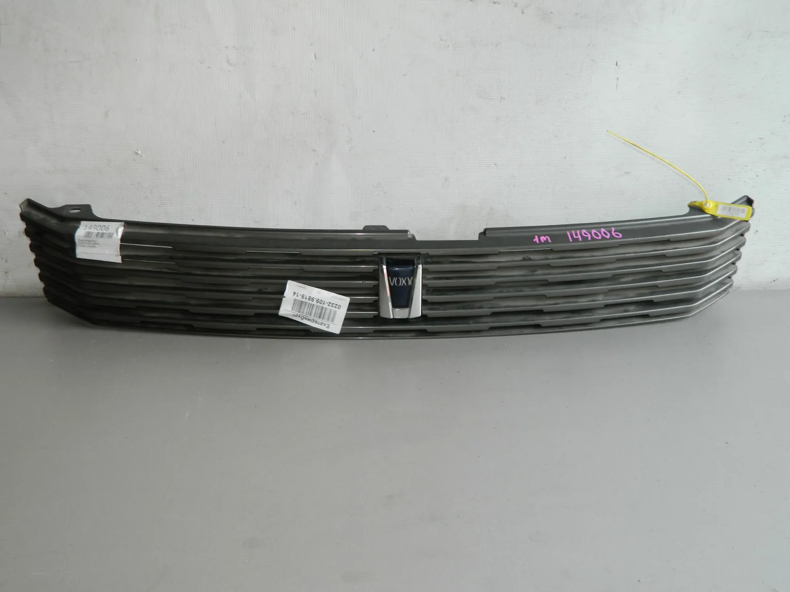 Решетка радиатора TOYOTA VOXY AZR60 (Контрактный) 40951164