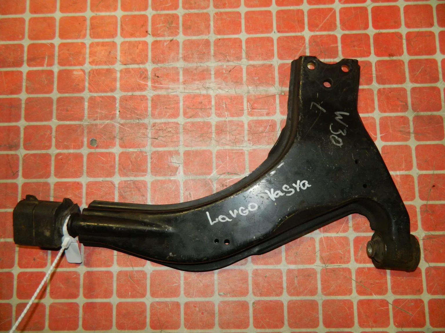 Рычаг подвески NISSAN LARGO W30 Перед Лев (Контрактный) 45980978