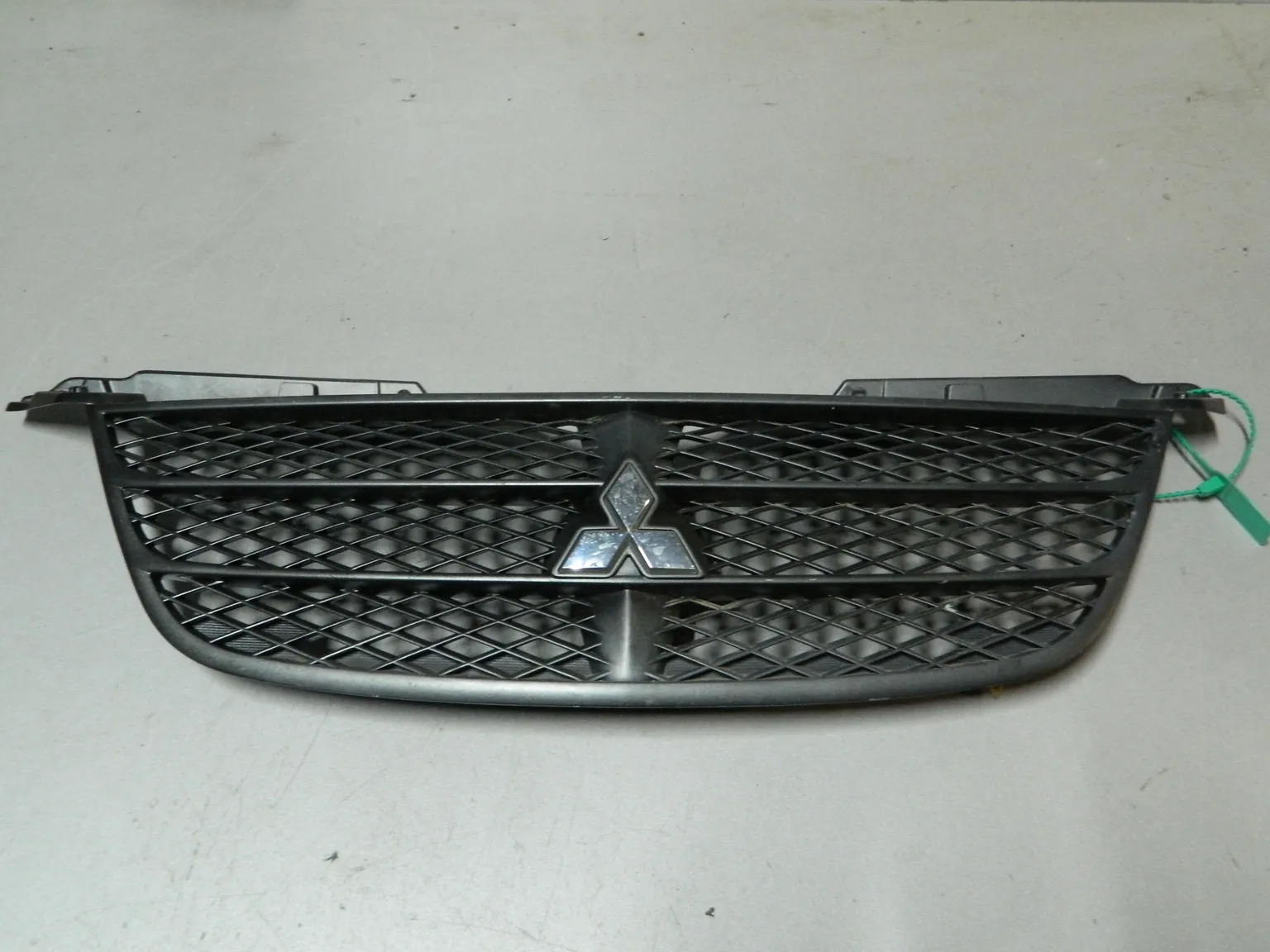 Решетка радиатора MITSUBISHI OUTLANDER CU2W (Контрактный) 81540792