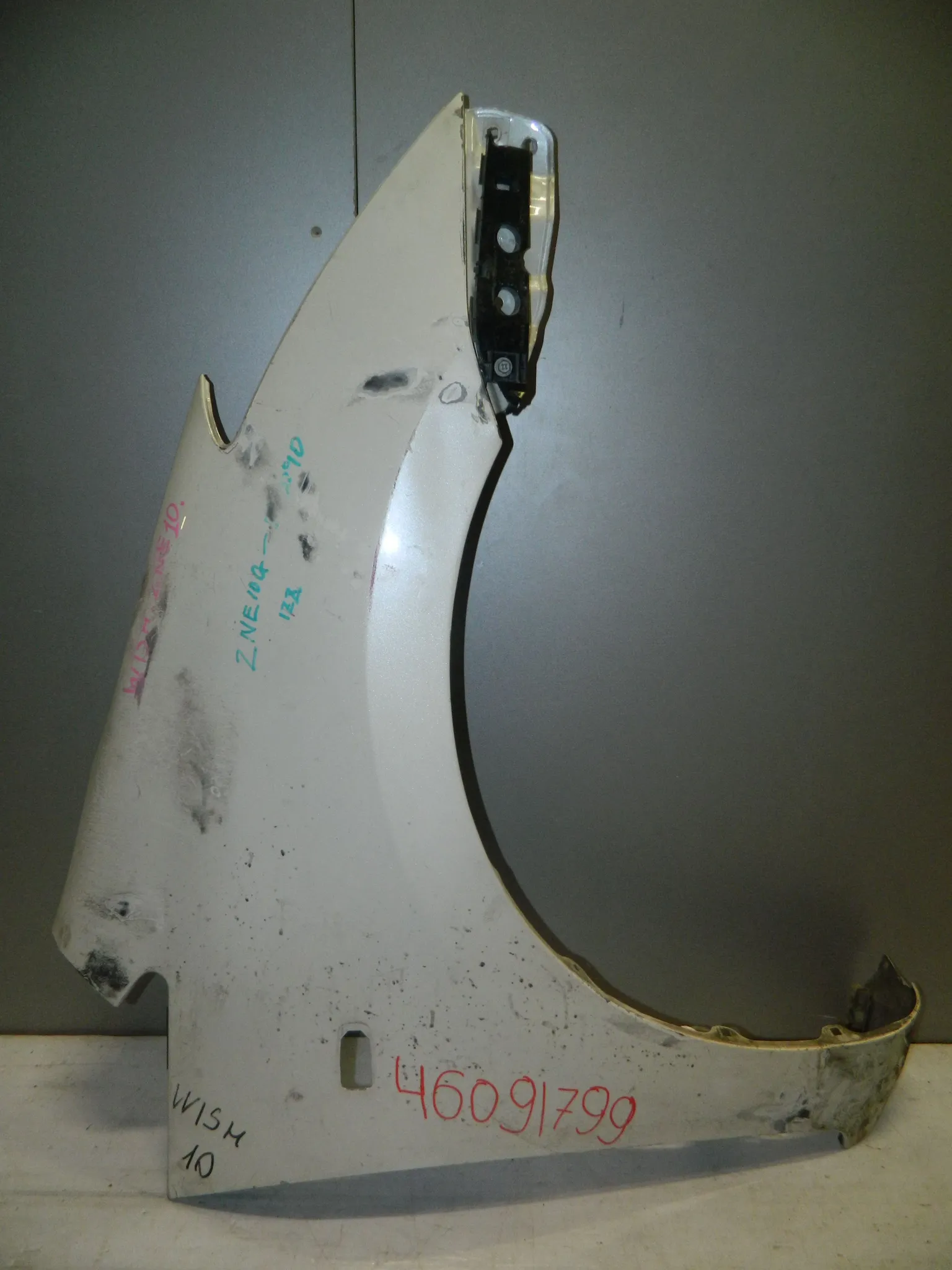 Крыло TOYOTA WISH ZNE10 Перед Прав (Контрактный) 46091799