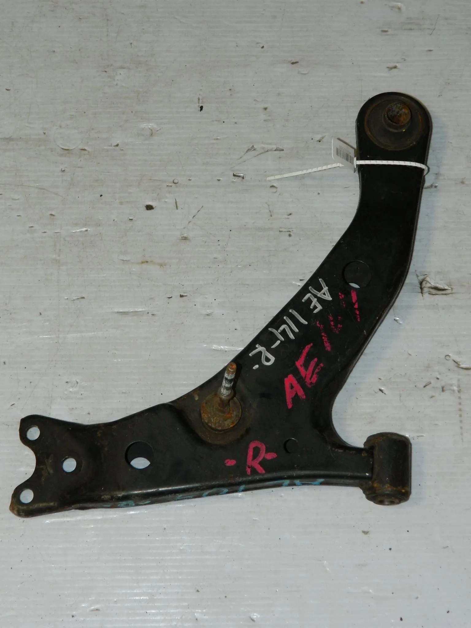 Рычаг подвески TOYOTA COROLLA AE114 Перед Прав (Контрактный)