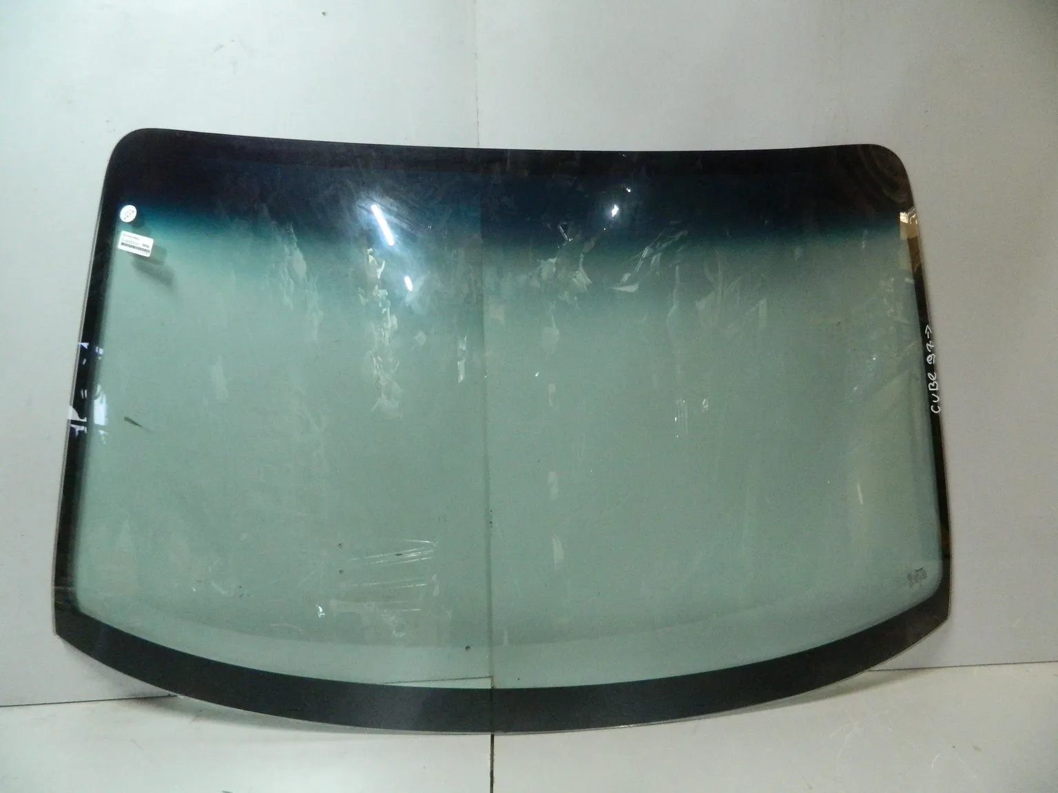 Стекло лобовое NISSAN CUBE Z10 XYG Z10LFW 98-02