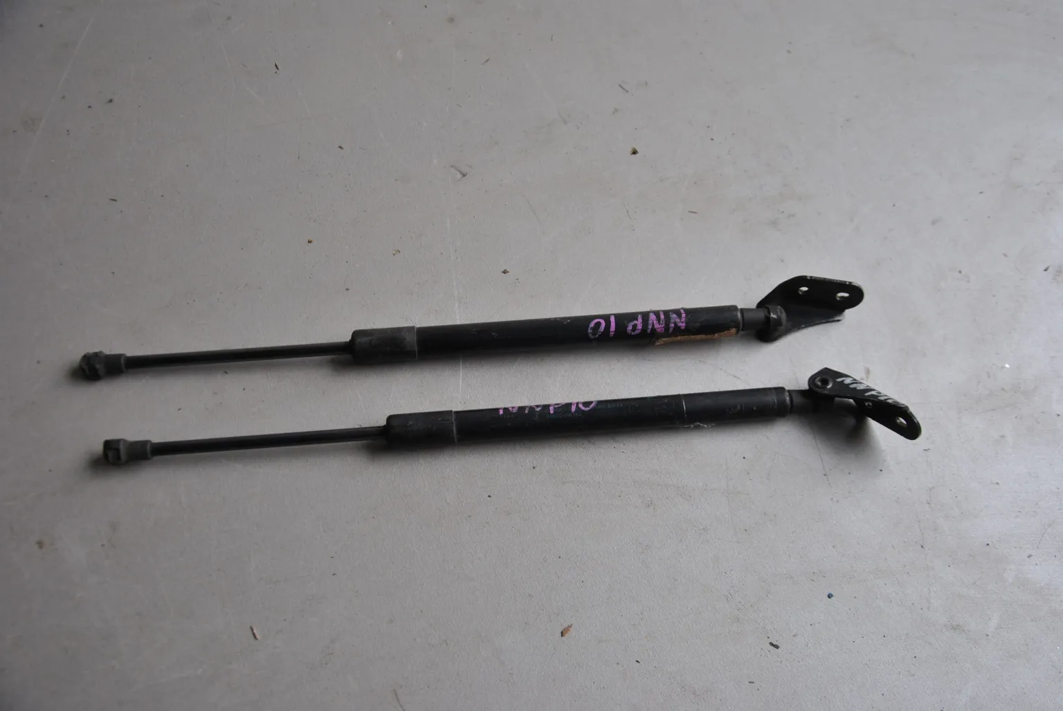Амортизатор багажника TOYOTA PORTE NNP10 1NZFE Пара (Контрактный) 45990391