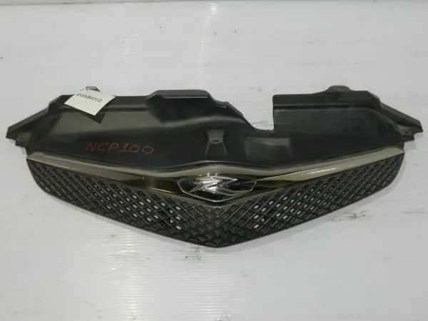 Решетка радиатора TOYOTA RACTIS NCP100 (Контрактный) 20380212