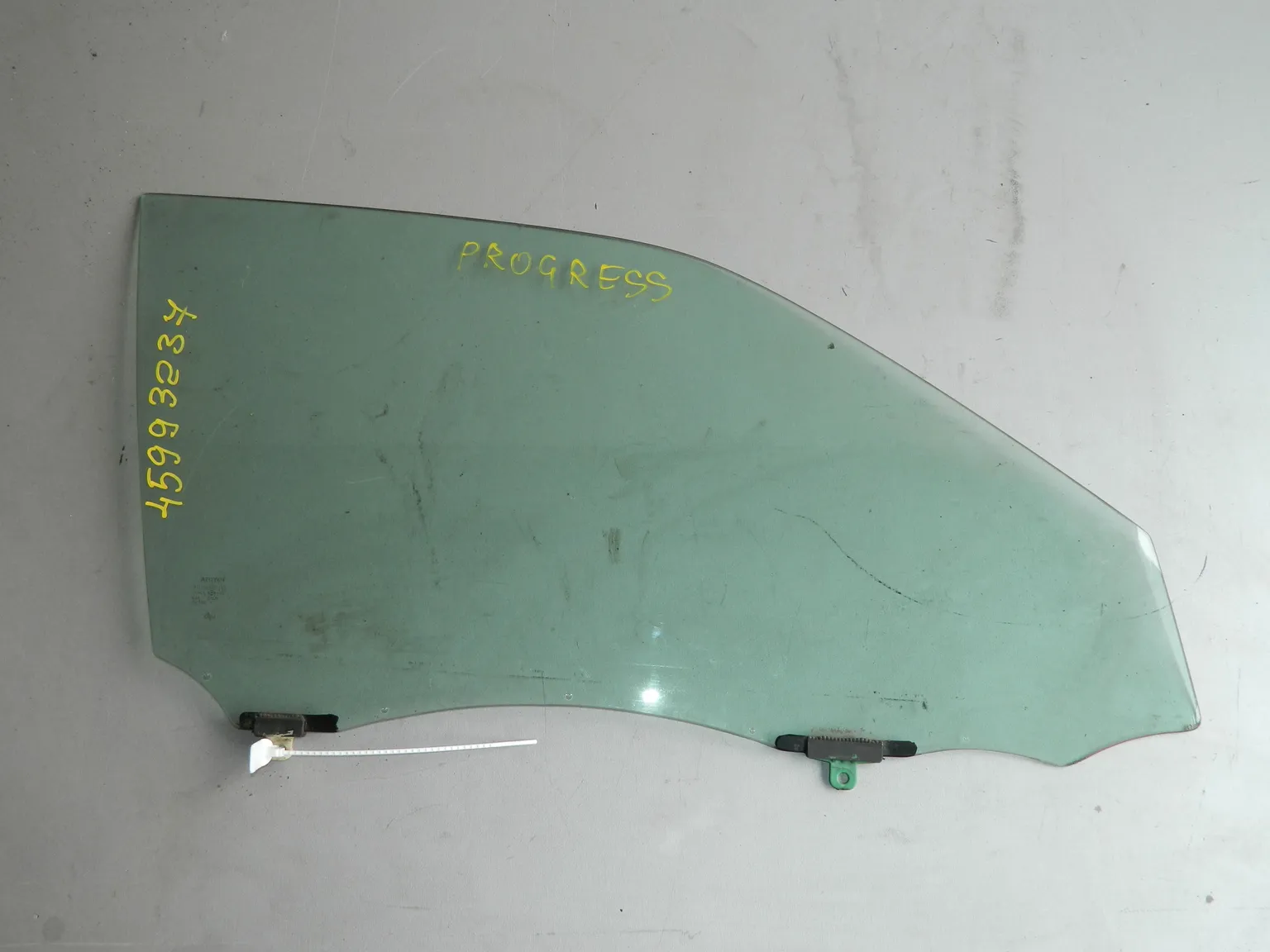 Стекло двери TOYOTA PROGRES JCG11 Перед Прав (Б/У)