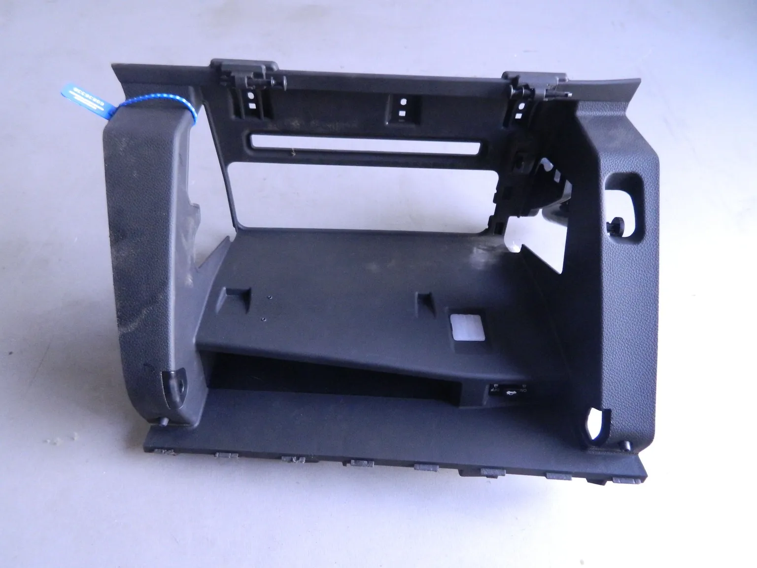 Корпус бардачка HYUNDAI EQUUS VI G6DA 2013-2015 (Б/У) 69838338 845403N810