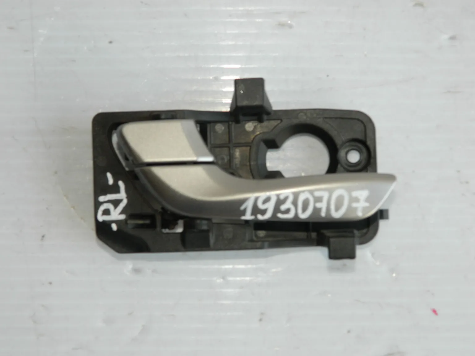 Ручка двери HYUNDAI SOLARIS HCR Зад Лев (Б/У)