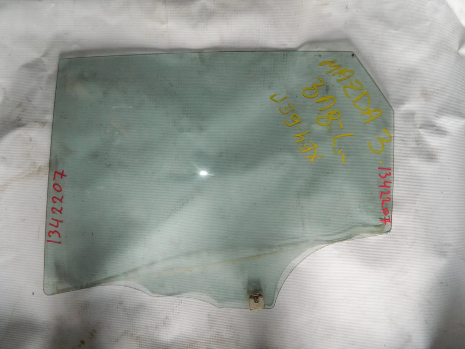 Стекло двери MAZDA 3 Задн. Лев (Контрактный) 1342207