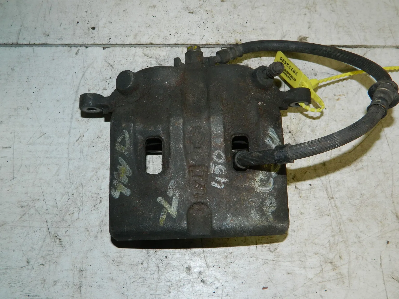 Суппорт тормозной NISSAN SERENA PC24 Перед Лев (Б/У) 79773426