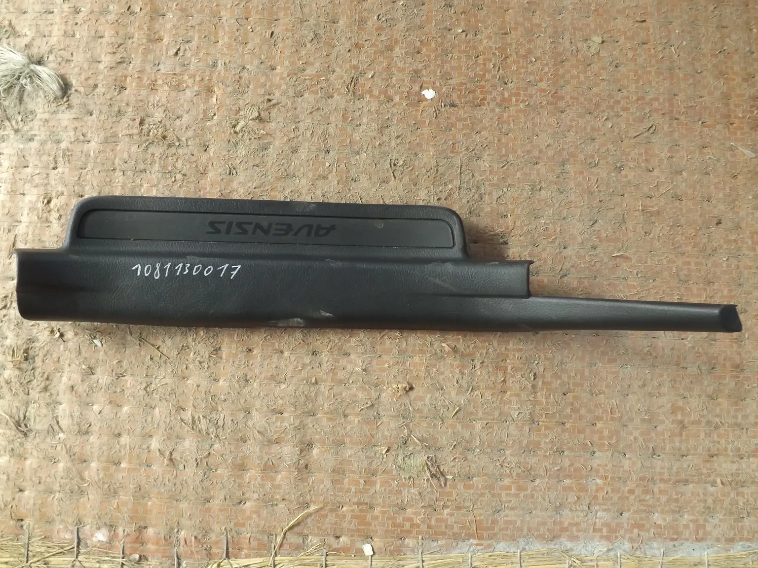 Накладка на порог TOYOTA AVENSIS AZT250 Зад Прав (Контрактный) 1081130017