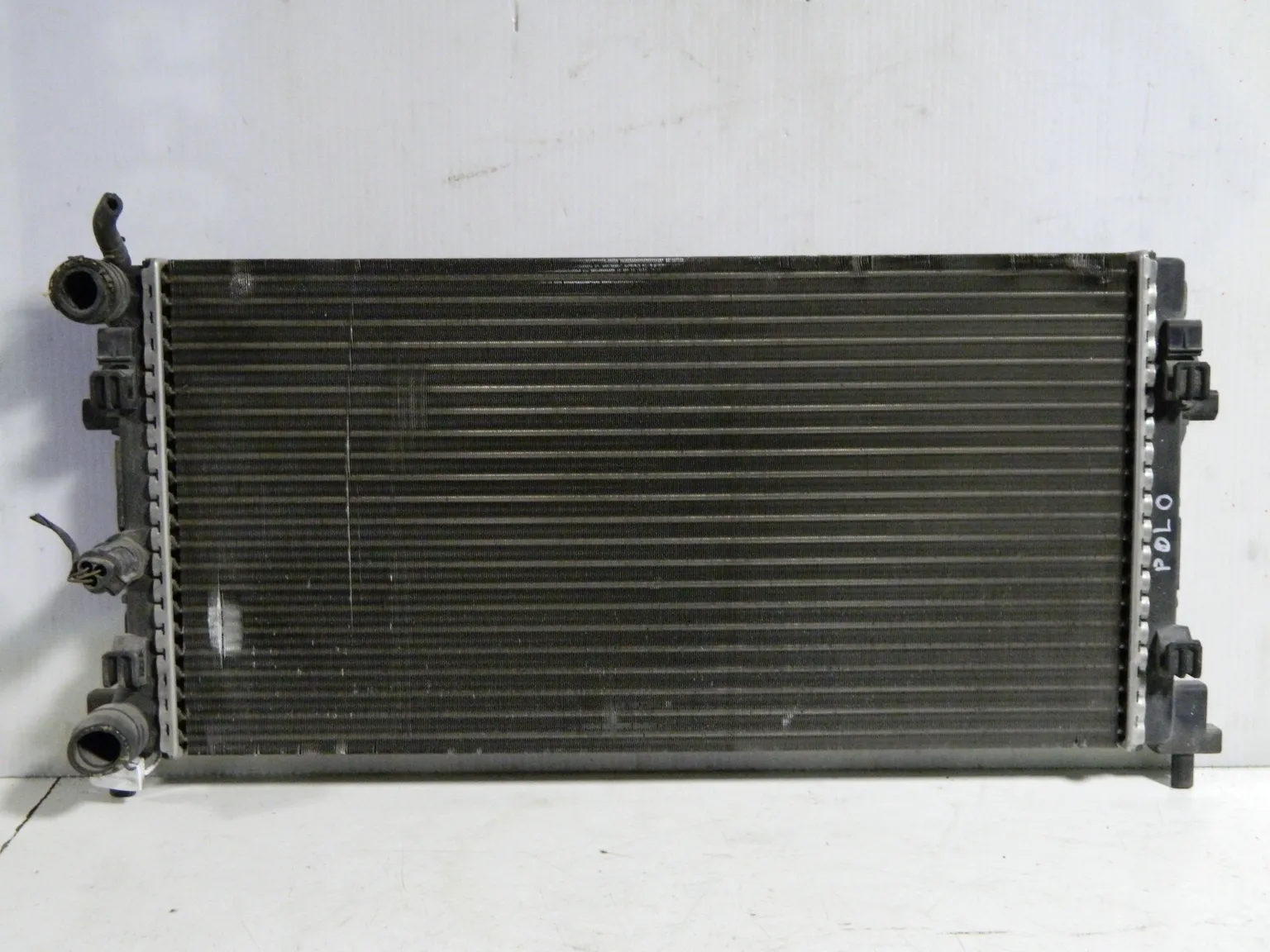 Радиатор ДВС VOLKSWAGEN POLO CFNA (Контрактный) 69586476