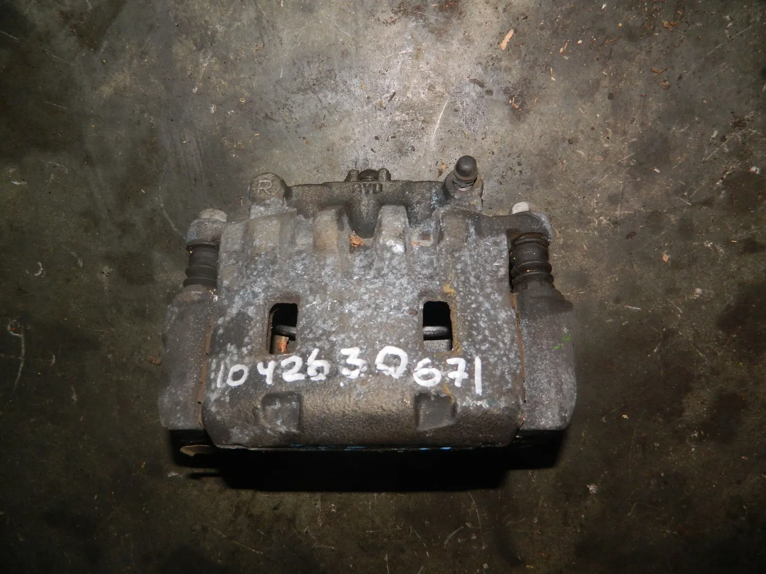 Суппорт SUBARU XV GP7 Перед Прав (Контрактный) 1042630671