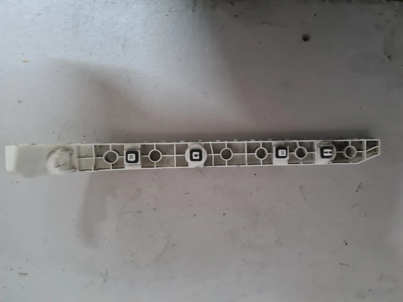 Крепление бампера NISSAN SERENA HFC26 Зад Прав (Контрaктный) 1040150030