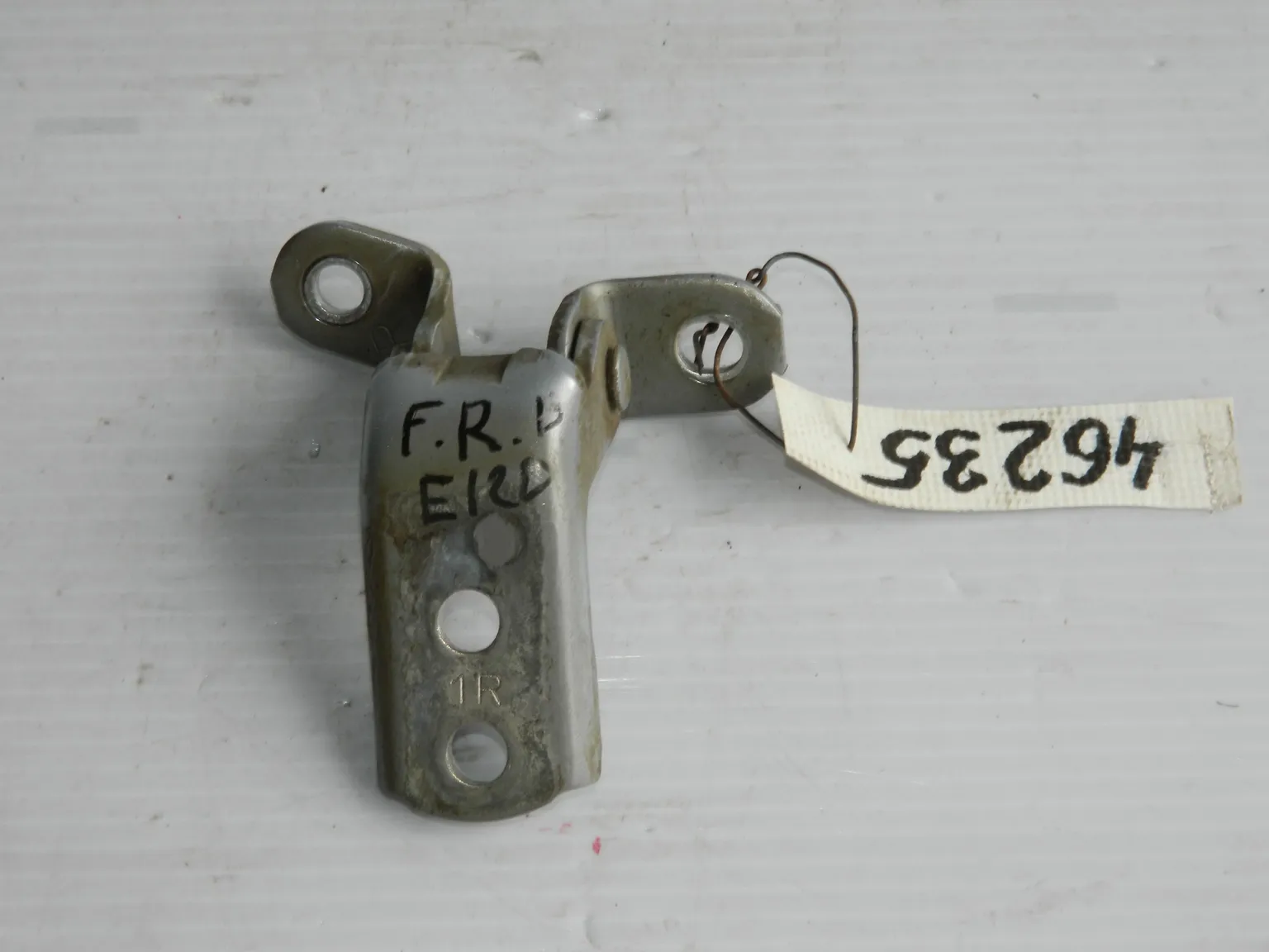 Петля двери TOYOTA COROLLA NZE120 Перед Прав (Б/У)