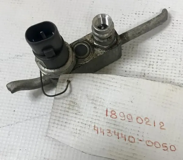 Датчик давления кондиционера TOYOTA COROLLA ZZE121 (Контрактный)1808 4434400050