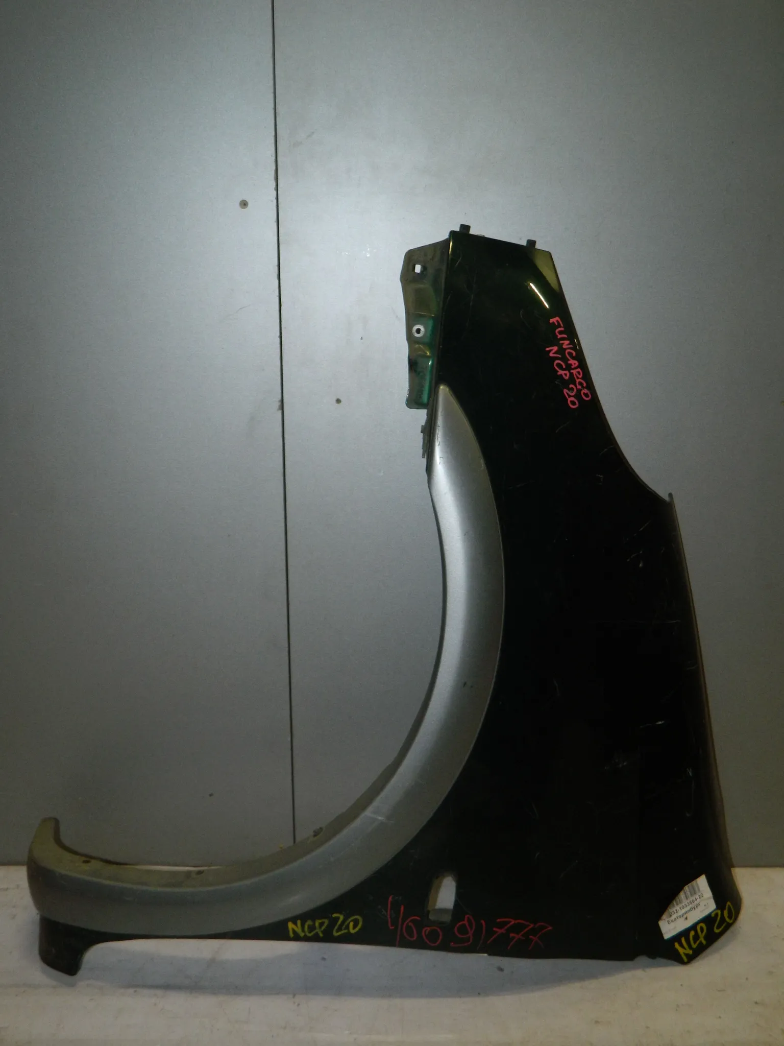 Крыло TOYOTA FUNCARGO NCP20 Перед Лев (Контрактный) 46091777