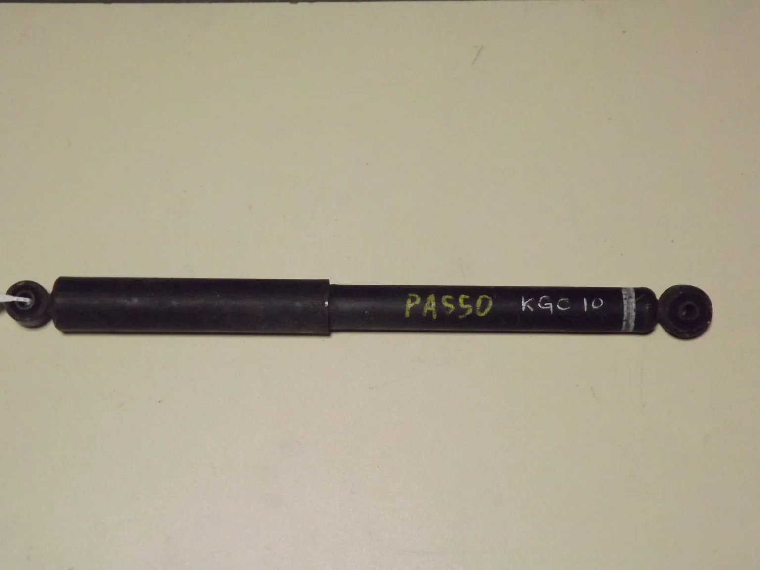 Амортизатор TOYOTA PASSO KGC10 Зад (Кoнтрактный) 45992039