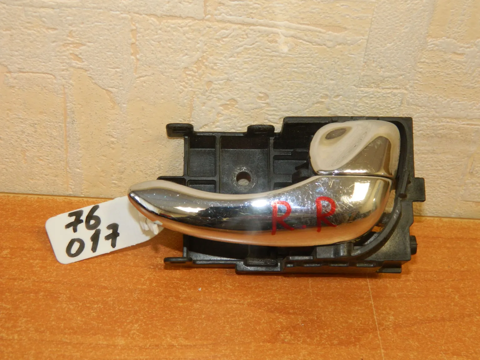 Ручка двери NISSAN MAXIMA A33 Прав (Б/У) 76017