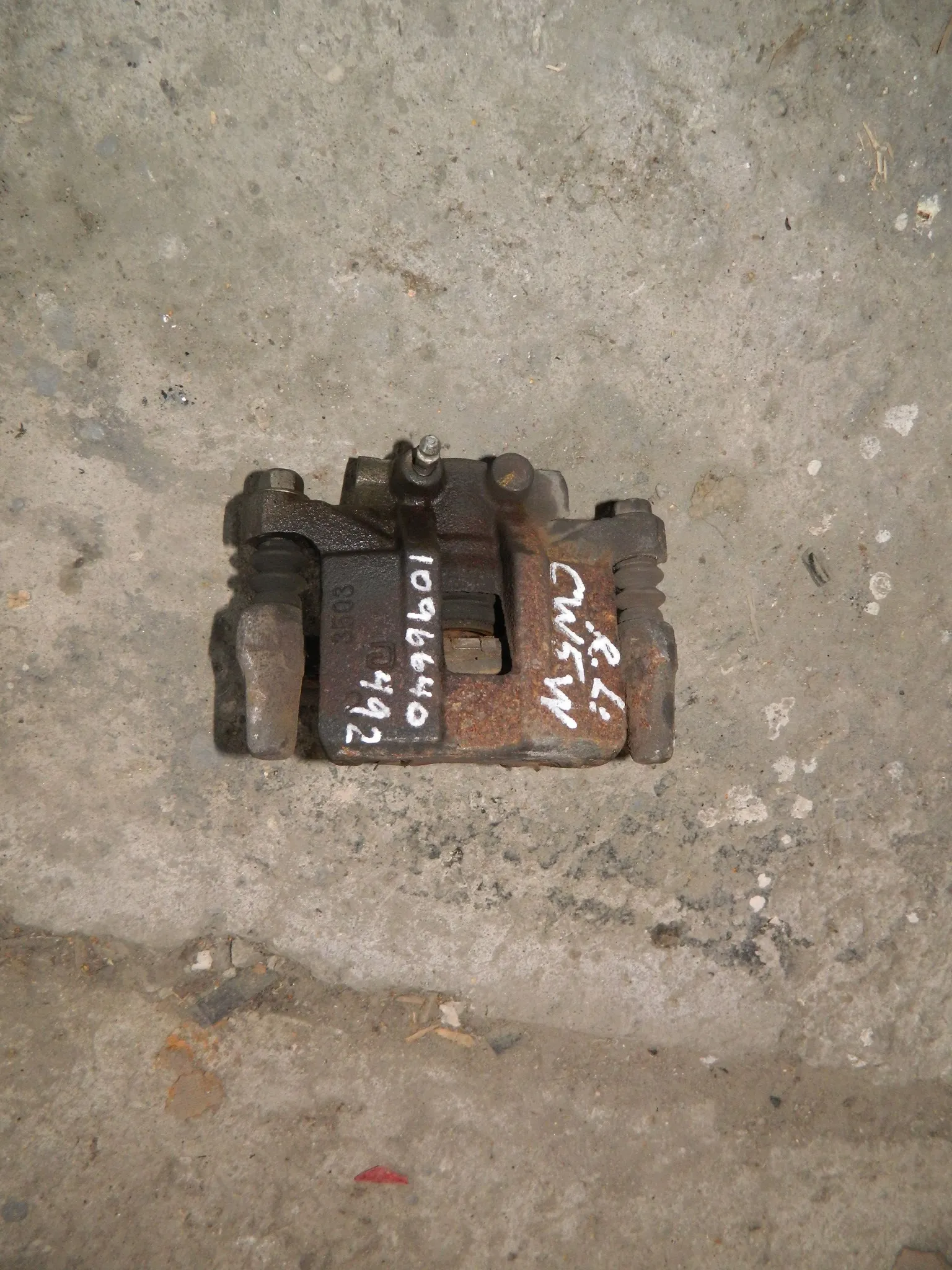 Суппорт MITSUBISHI OUTLANDER CW5W Зад Лев (Кoнтрактный) 1096640492