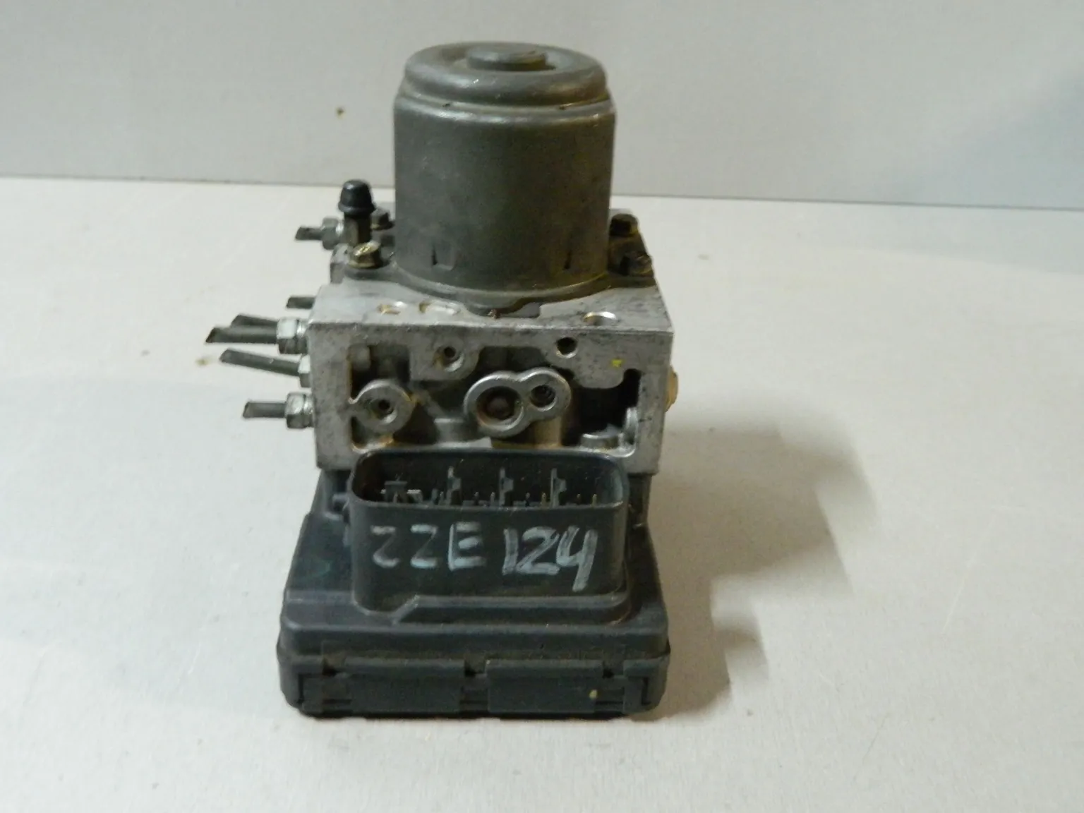 Блок ABS TOYOTA COROLLA SPACIO ZZE124 (Контрактный) 81532898