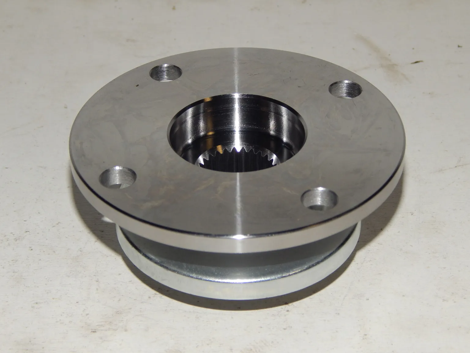 Фланец хвостовика редуктора GENERAL PARTS 4120460050 L.C 100 / Lx470 27T Ø38mm Перед