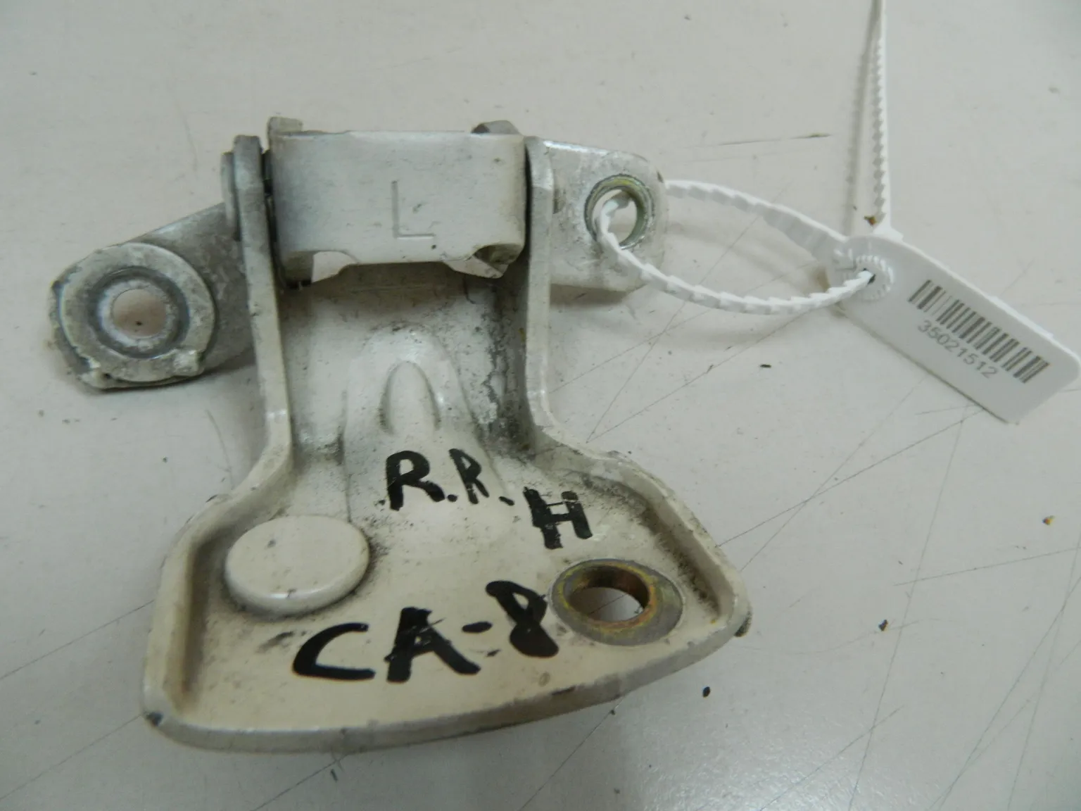 Петля двери MAZDA EUNOS CA8P Зад Прав Низ (Контрактный) 35021512