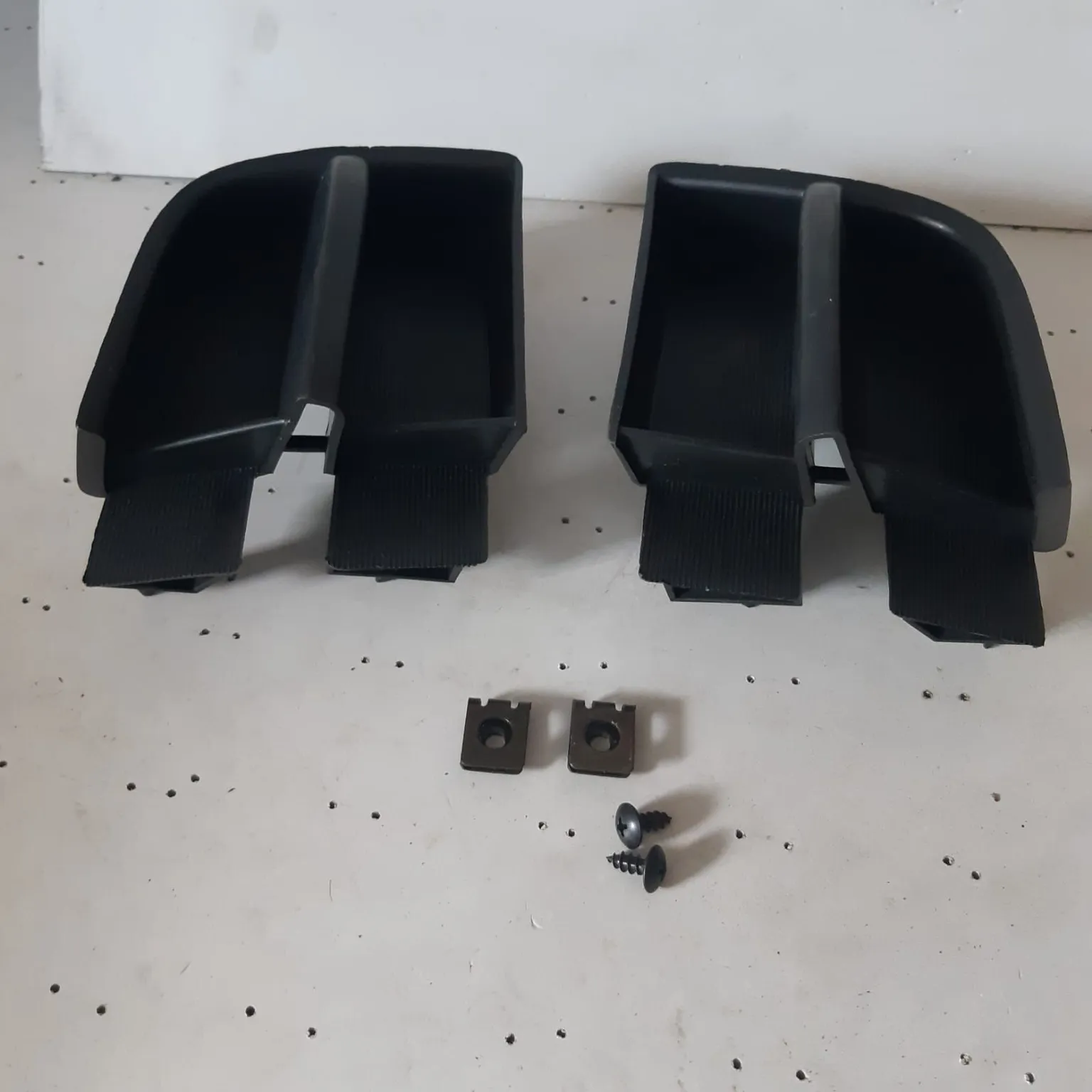 Заглушка бампера TYG TY04057 TOYOTA CORONA (комплект)