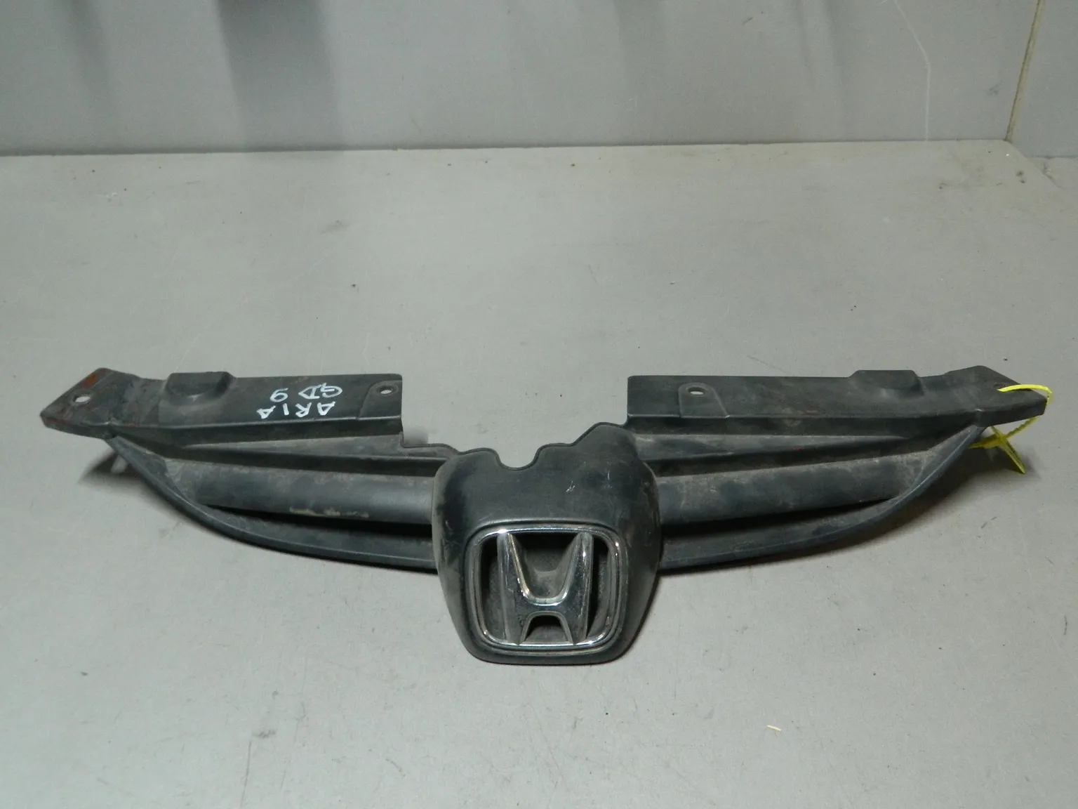 Решетка радиатора HONDA FIT ARIA GD9 (Контрактный) 79773060