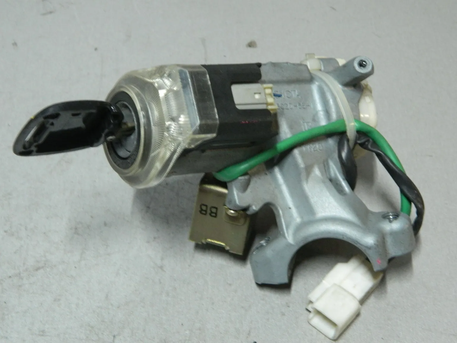 Замок зажигания TOYOTA ISIS ANM10 (Контрактный) 81532339