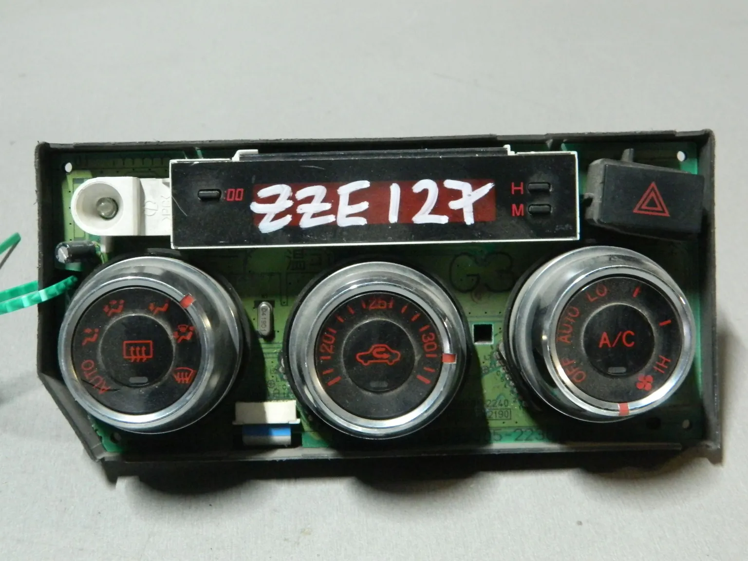 Блок управления климат-контролем TOYOTA WILL VS ZZE127 (Контрактный) 81540649 886501E560