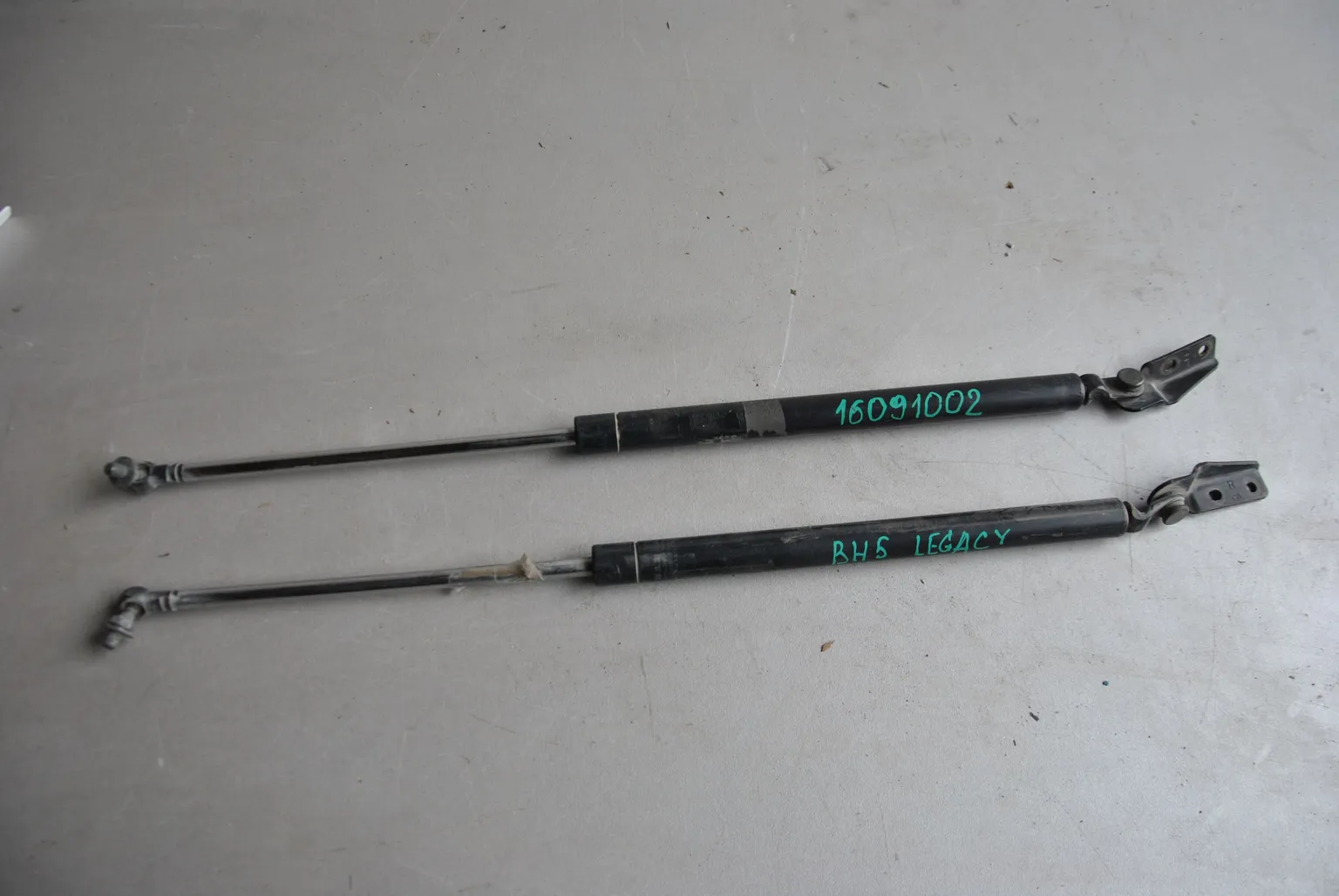 Амортизатор багажника SUBARU LEGACY BH5 Пара (Контрактный) 45990386