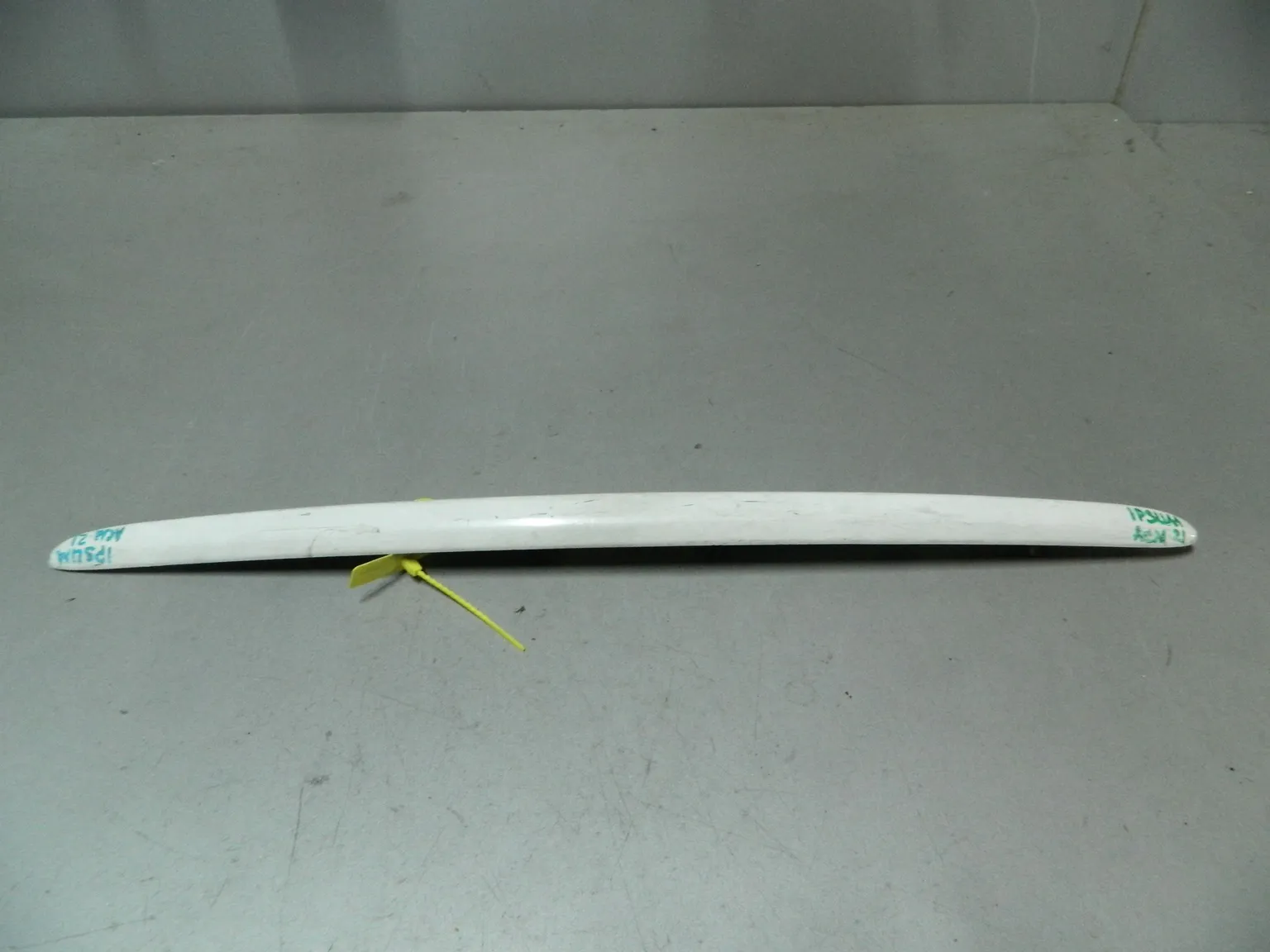 Накладка двери багажника TOYOTA IPSUM ACM21 (Контрактный) 79773112