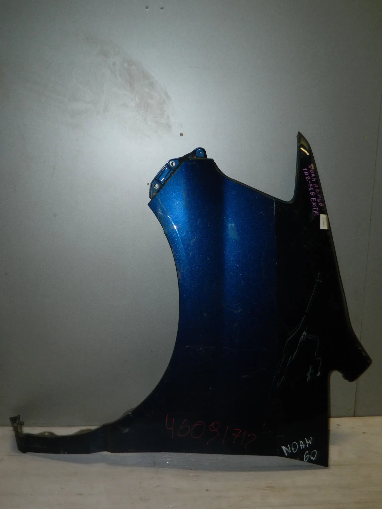 Крыло TOYOTA NOAH AZR60 Перед Лев (Контрактный) 46091712