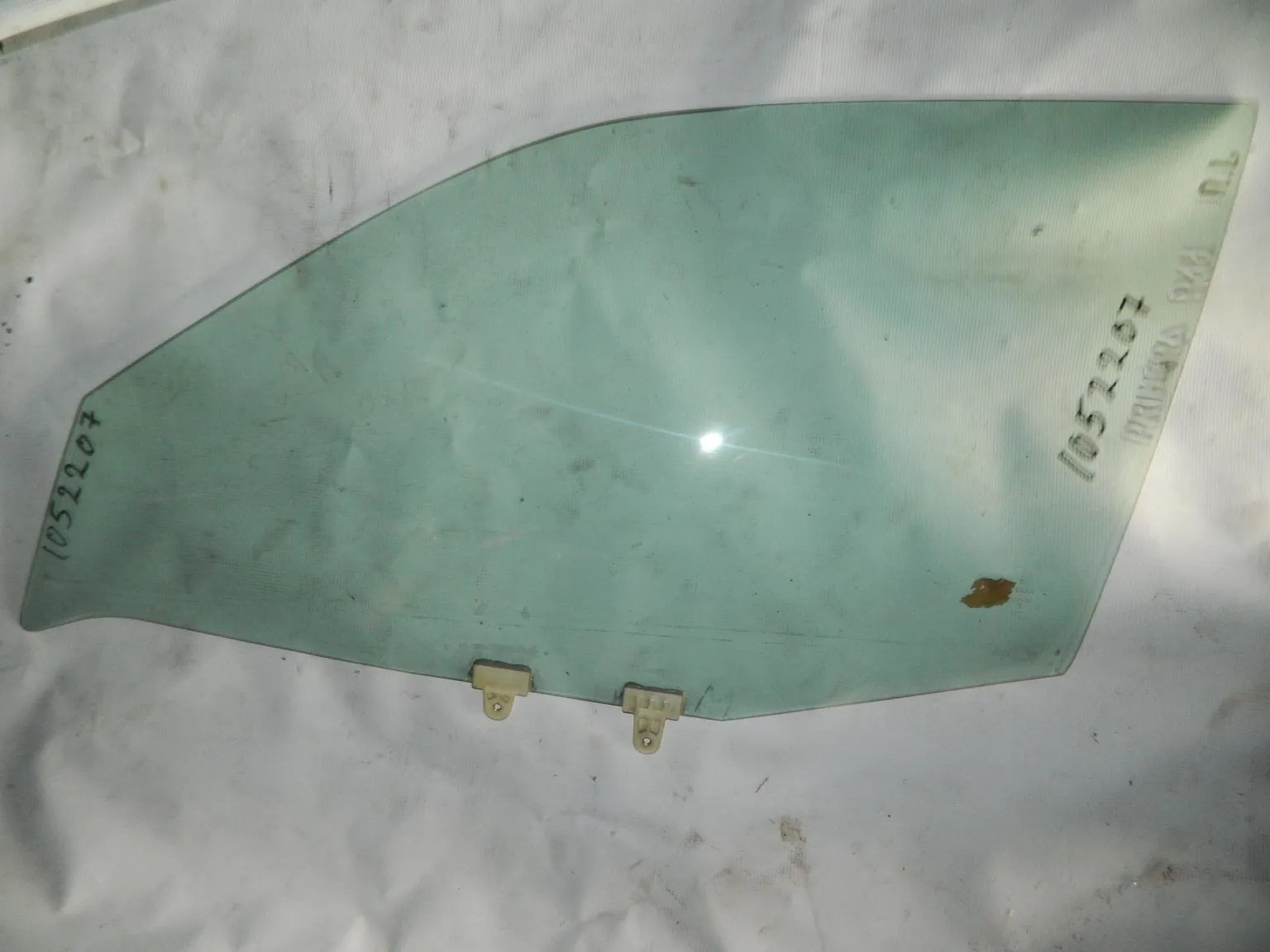 Стекло двери NISSAN PRIMERA P11 Перед. Лев (Контрактный) 1052207