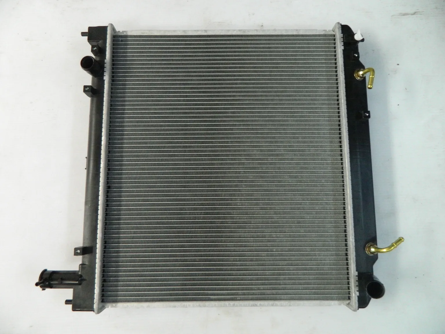 Радиатор охлаждения SAT TY0010LH18 TOYOTA  HIACE, HIACE REGIUS, TOURING HIACE