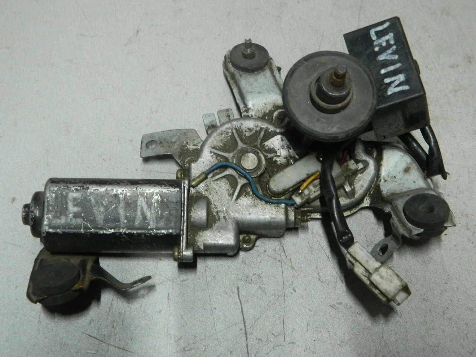 Мотор заднего дворника TOYOTA COROLLA LEVIN AE101 (Контрактный) 81528747