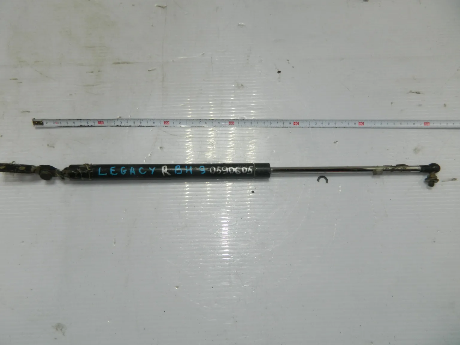 Амортизатор багажника SUBARU LEGACY BH9 Прав (Контрактный)