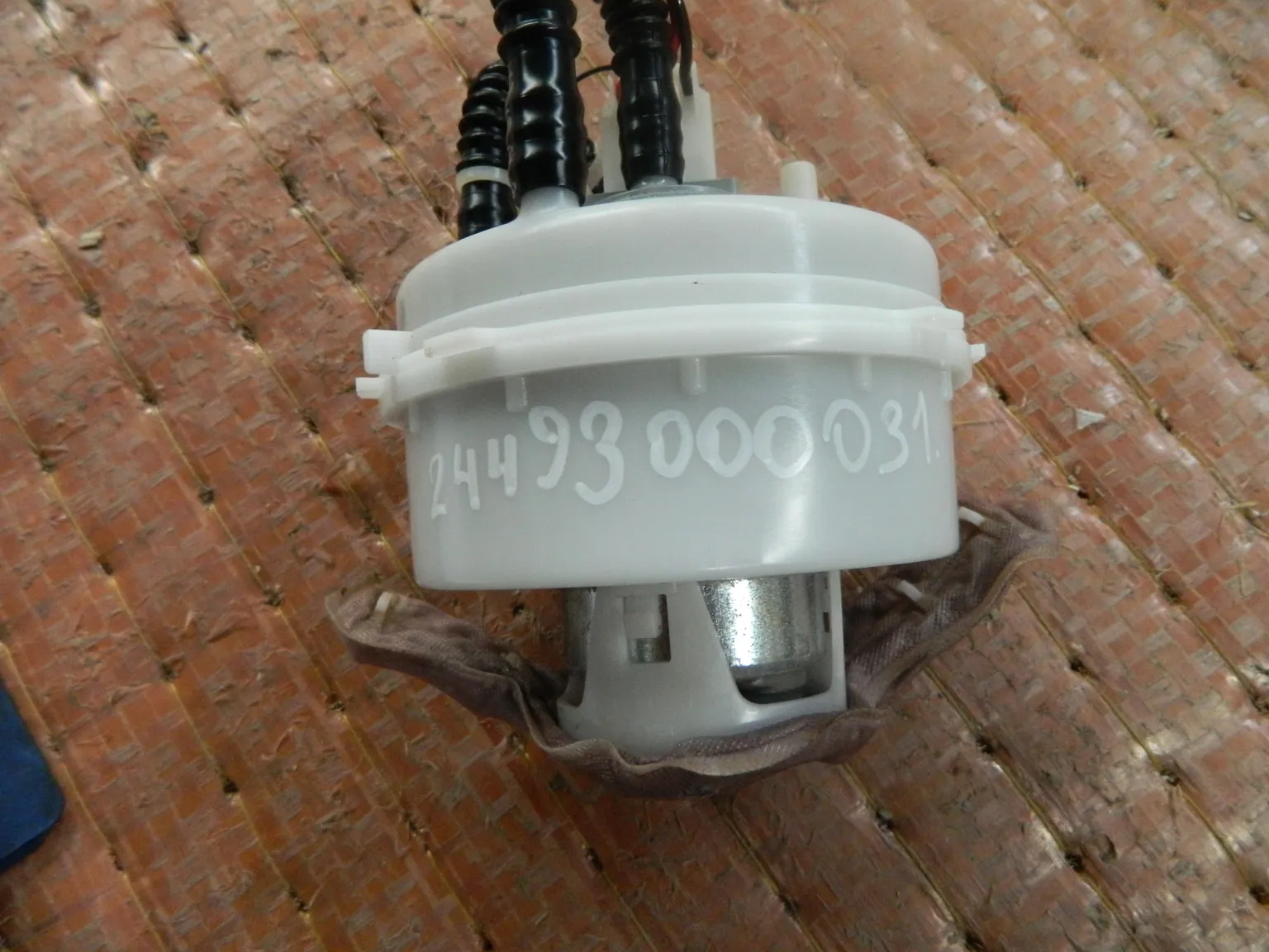 Насос топливный BMW 5-SERIES F10 (Контрактный) 24493000031 16117434206