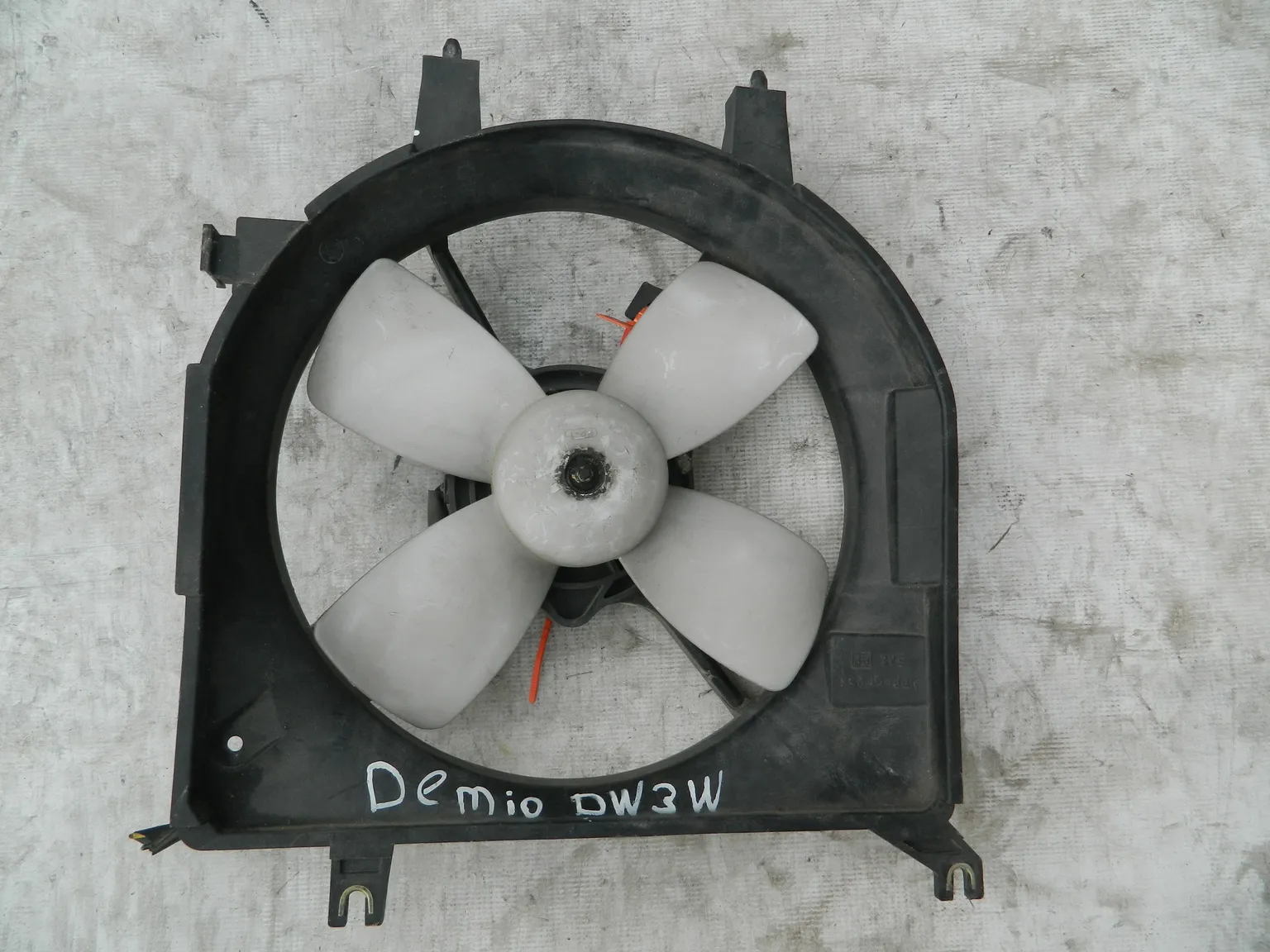 Диффузор радиатора MAZDA DEMIO DW3W (Контрактный) 72367884