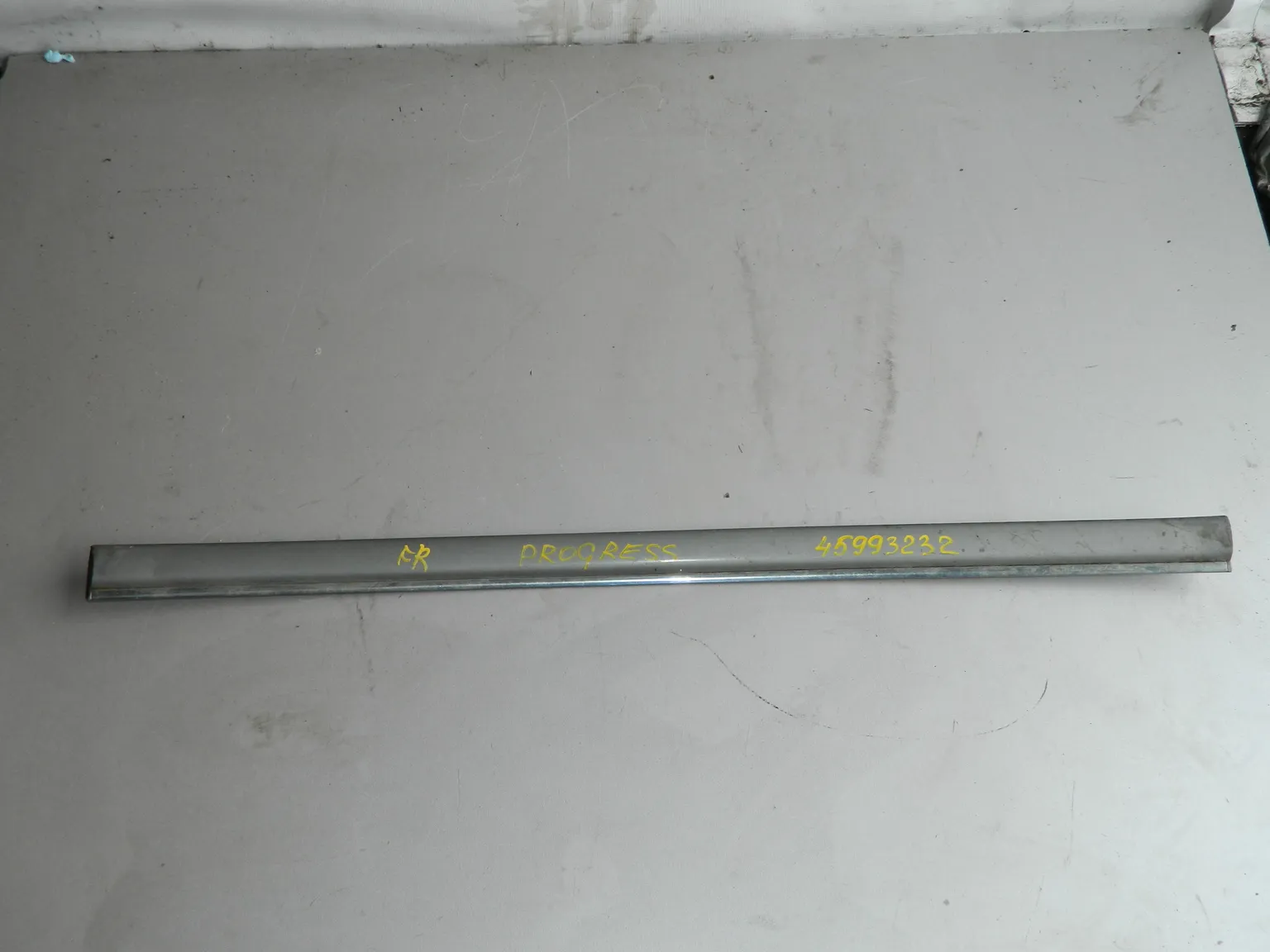 Молдинг двери TOYOTA PROGRES JCG11 Перед Прав (Б/У)