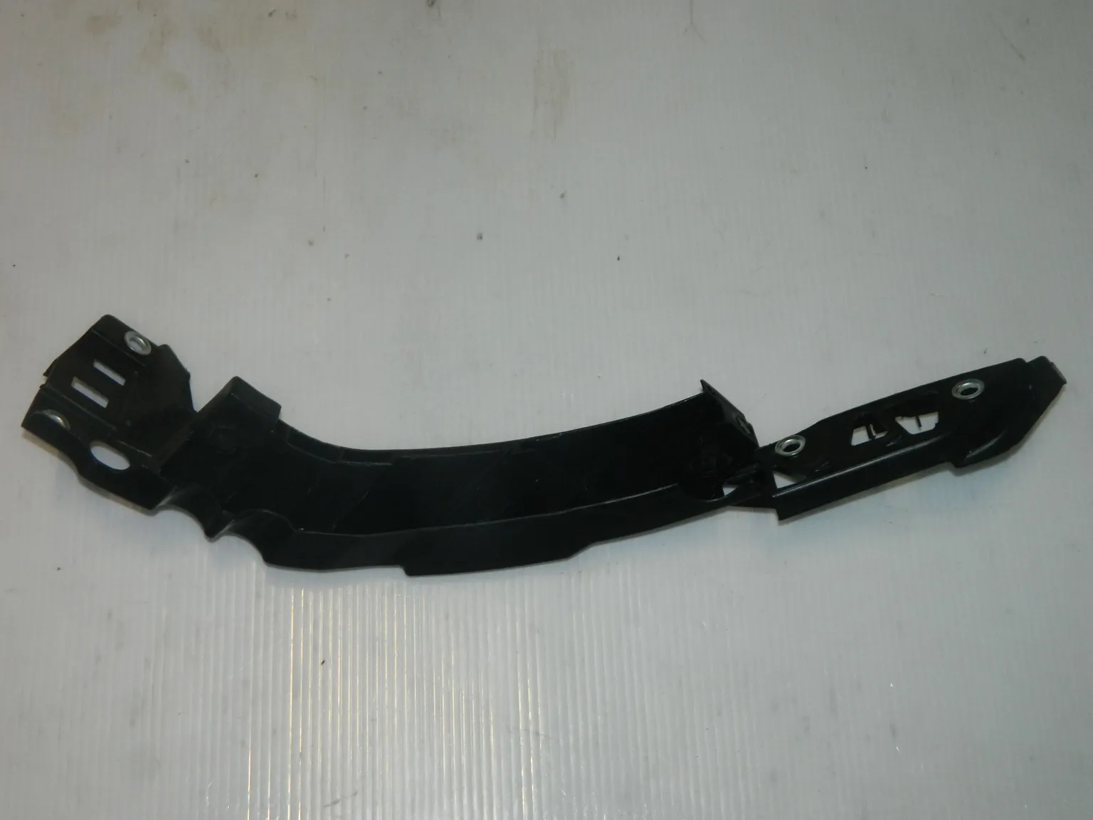 Кронштейн фары SAT STVWP6000B1 VW POLO 10- 4D RH 6R0805072E