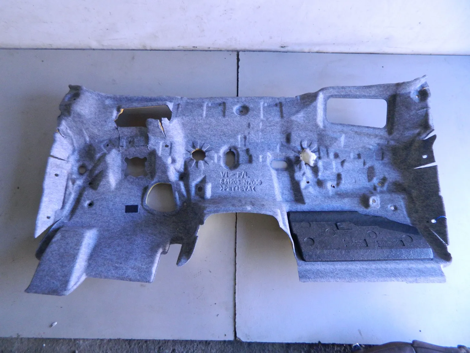 Шумоизоляция моторного отсека HYUNDAI EQUUS VI G6DA 2013-2015 (Б/У) 69838256 841203N2000