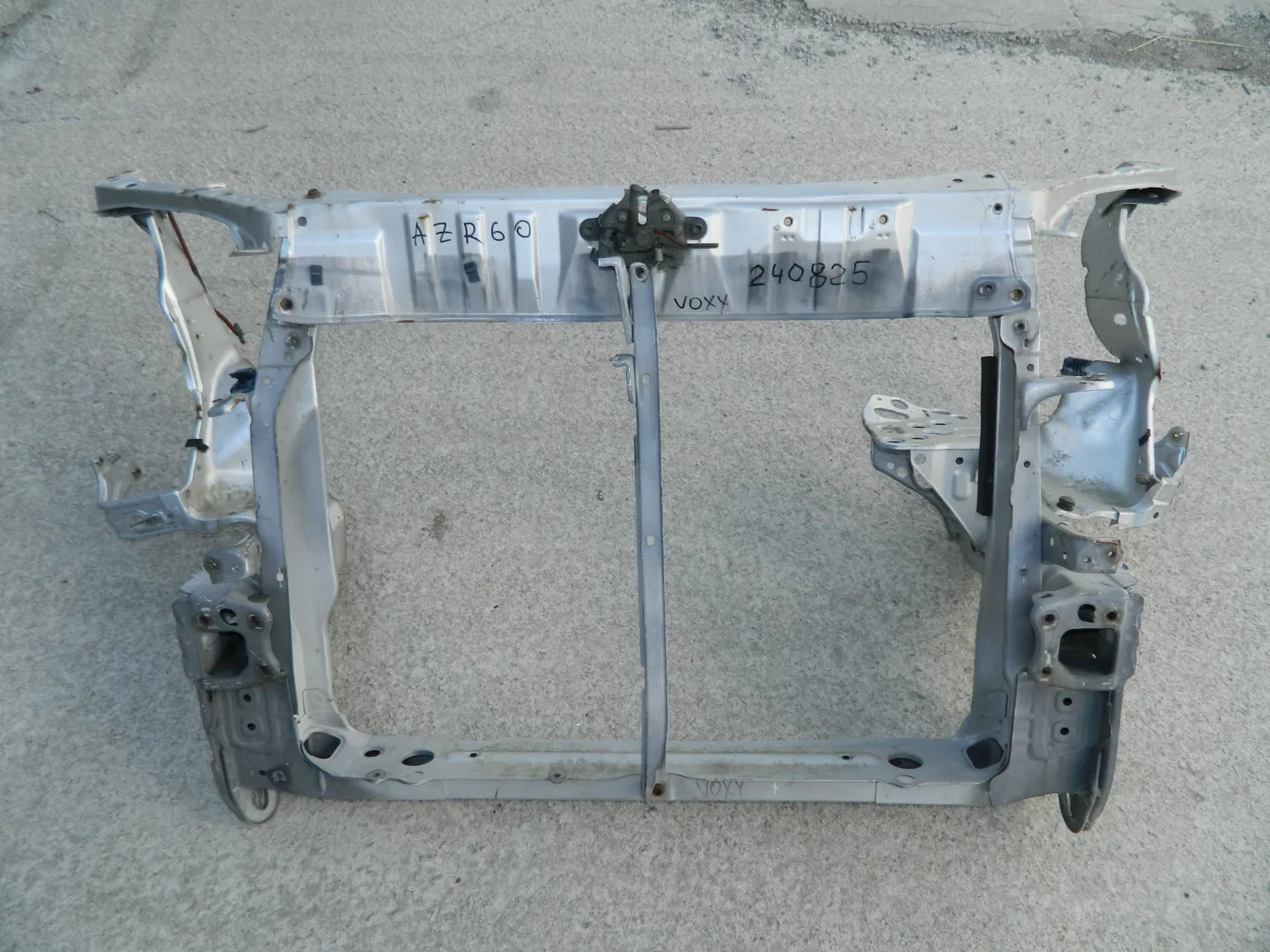 Рамка радиатора TOYOTA VOXY AZR60 (Контрактный) 240825 5320128160