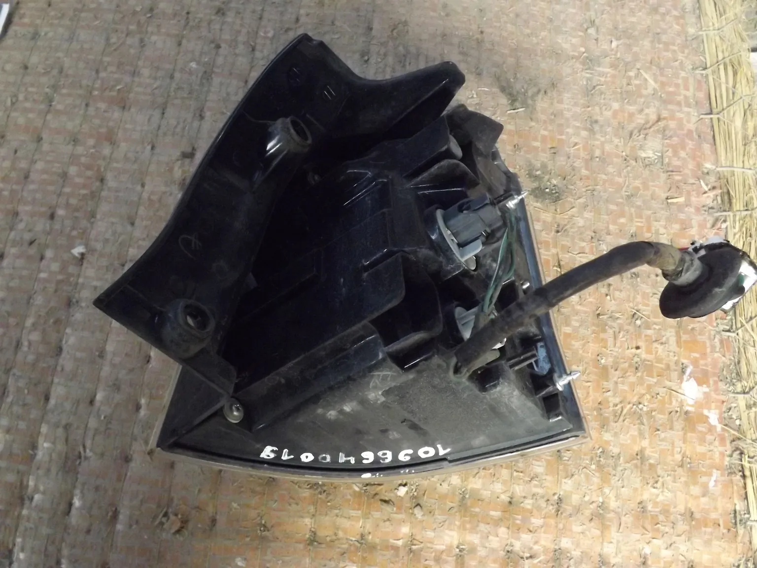 Фонарь MITSUBISHI OUTLANDER CW5W Зад Лев (Контрактный) 1096640019