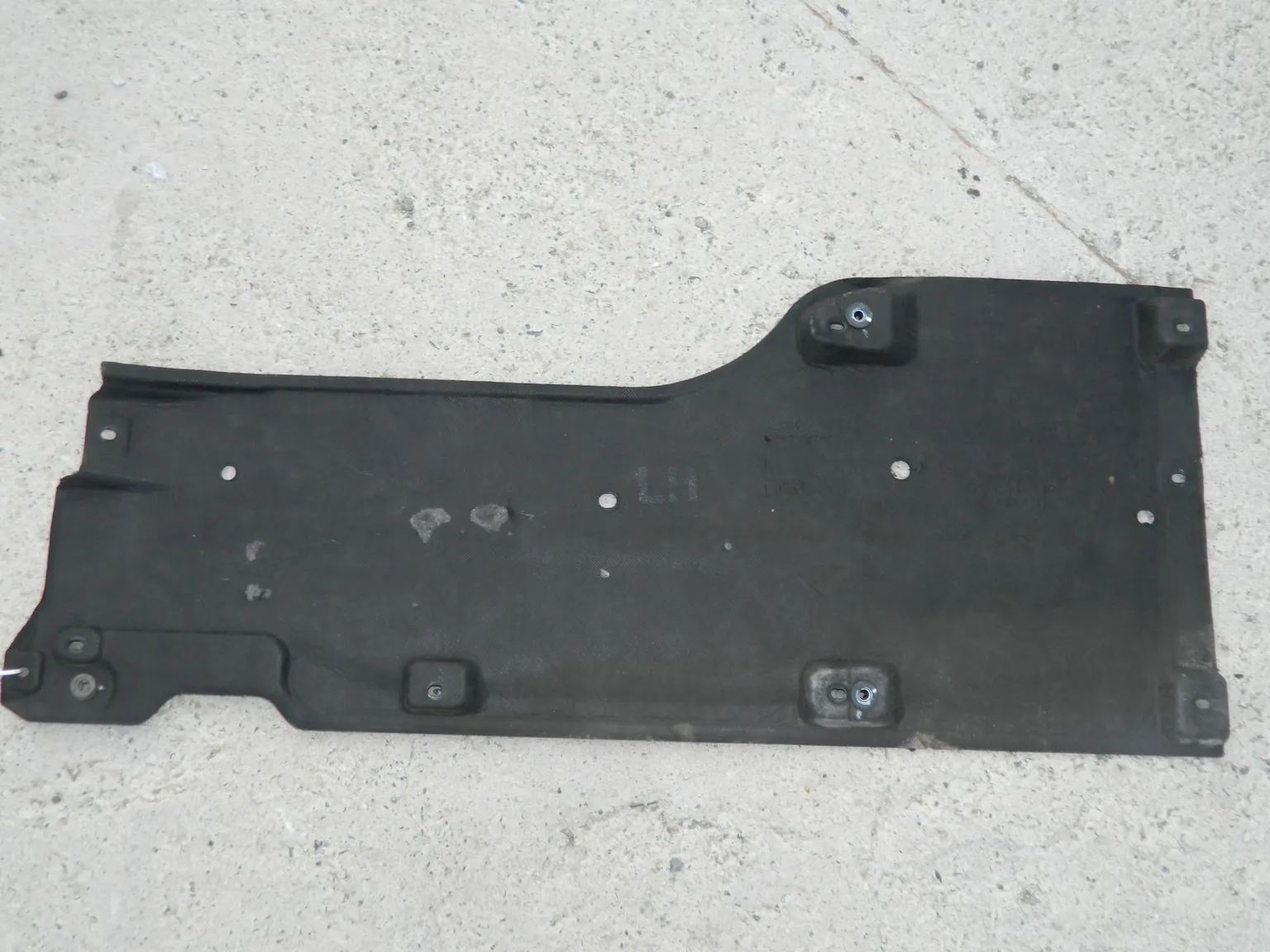 Защита антигравийная HYUNDAI EQUUS G6DA 2013-2015 Перед Лев (Б/У) 35021077